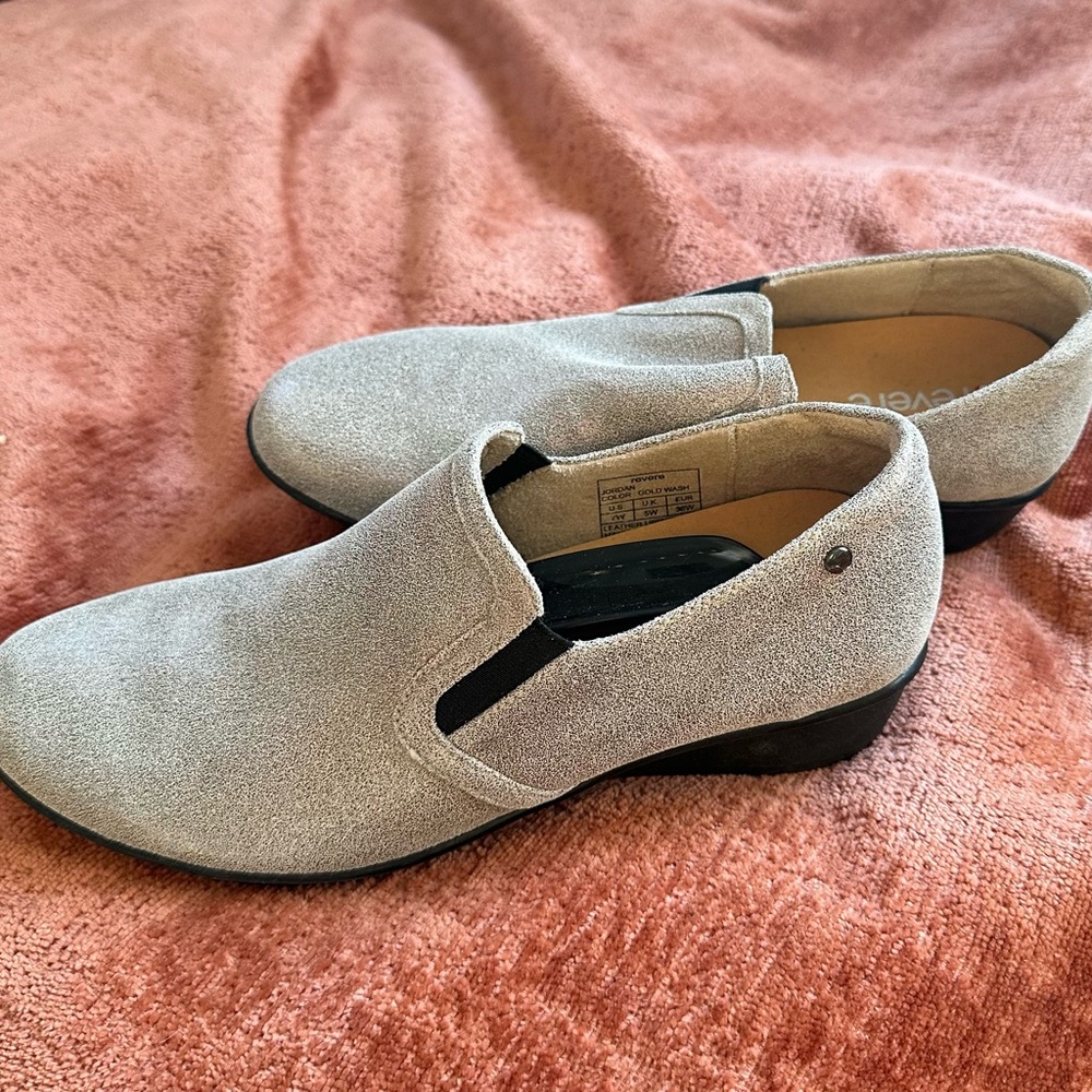 NWB Revere woman Leather Loafers Gold Wash Leather